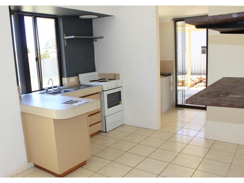 12 Kemmish Avenue, Parmelia WA 6167