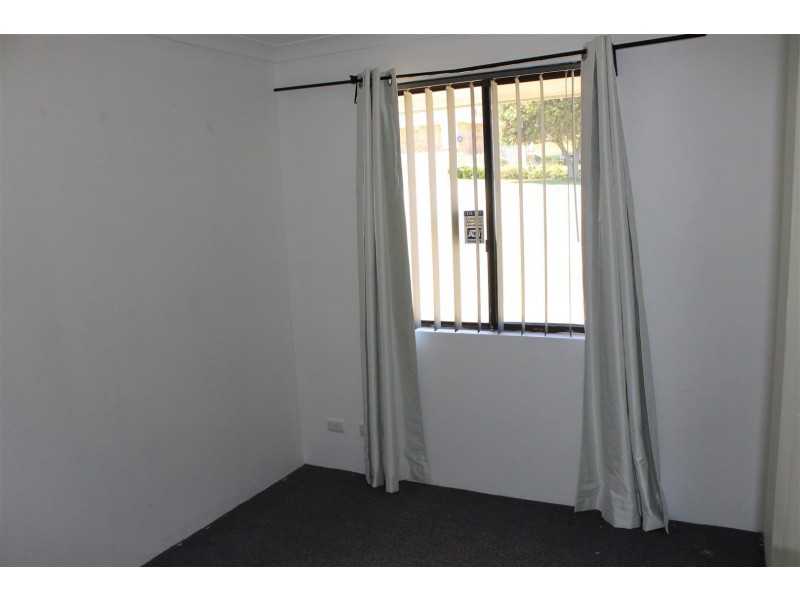12 Kemmish Avenue, Parmelia WA 6167