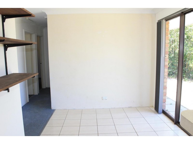 12 Kemmish Avenue, Parmelia WA 6167