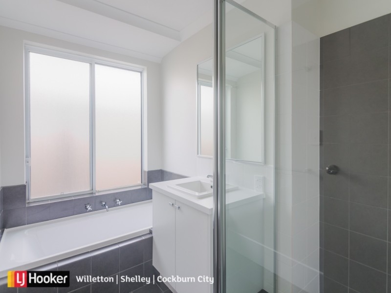 22 Riva Entrance, Piara Waters WA 6112