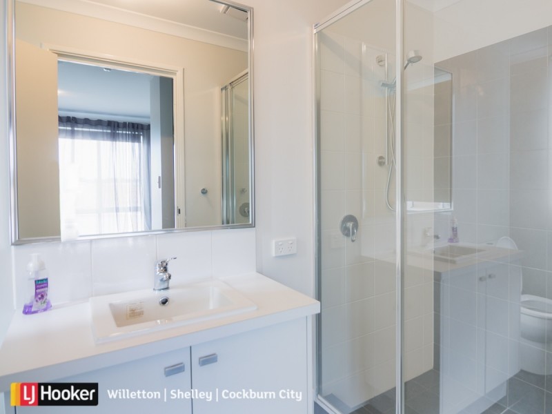 22 Riva Entrance, Piara Waters WA 6112