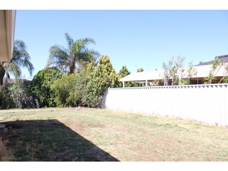 15 Barrington Street, Munster WA 6166