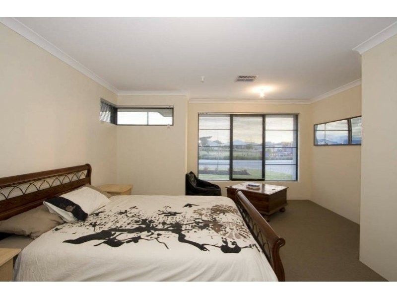 6 Versailles Parkway, Aubin Grove WA 6164