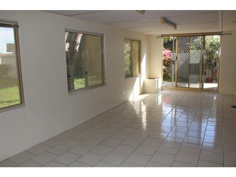 8 Blackthorne Crescent, South Lake WA 6164