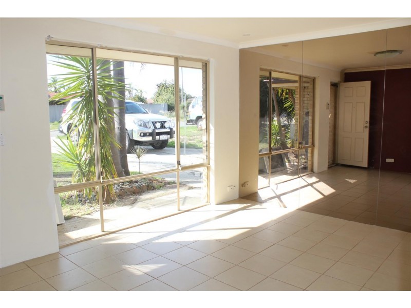 8 Blackthorne Crescent, South Lake WA 6164