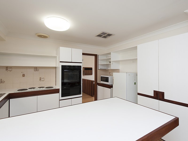 11 Fabian Close, Willetton WA 6155