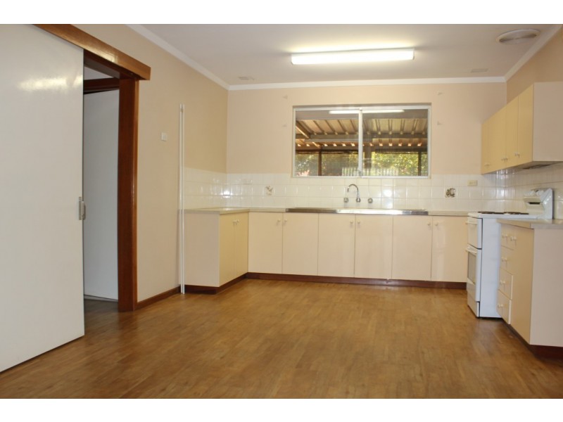 11 Sussex Street, Spearwood WA 6163