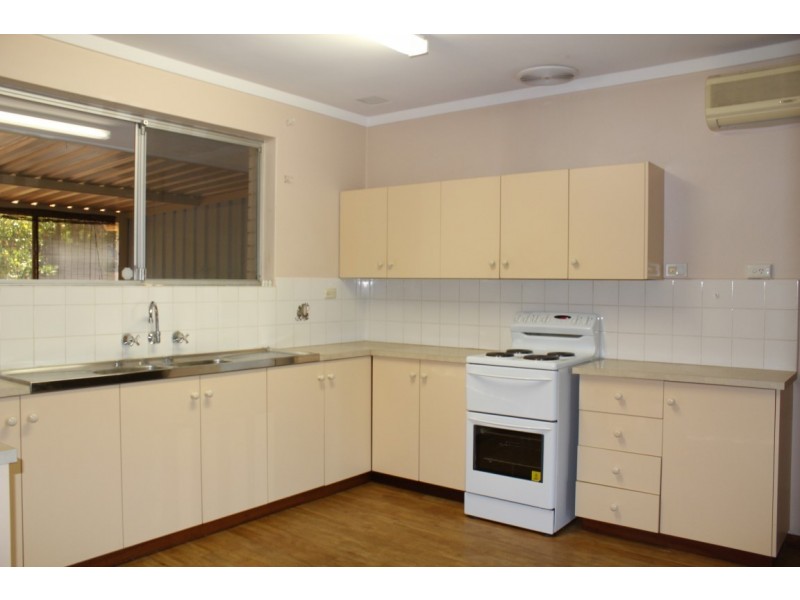 11 Sussex Street, Spearwood WA 6163