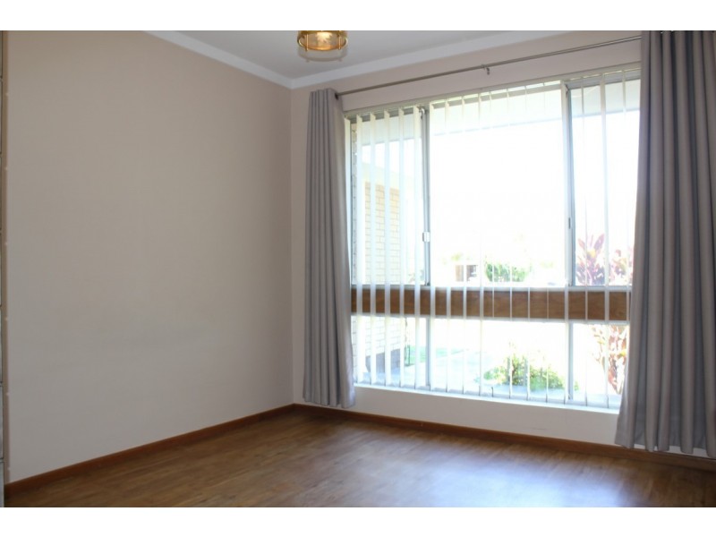 11 Sussex Street, Spearwood WA 6163