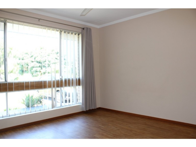 11 Sussex Street, Spearwood WA 6163