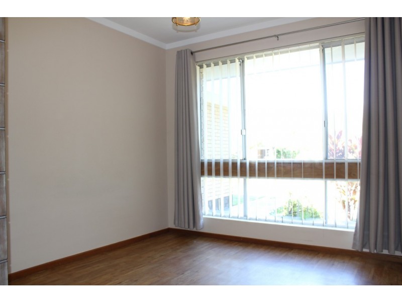 11 Sussex Street, Spearwood WA 6163