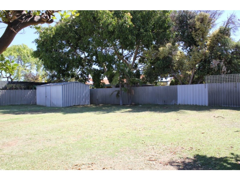 11 Sussex Street, Spearwood WA 6163