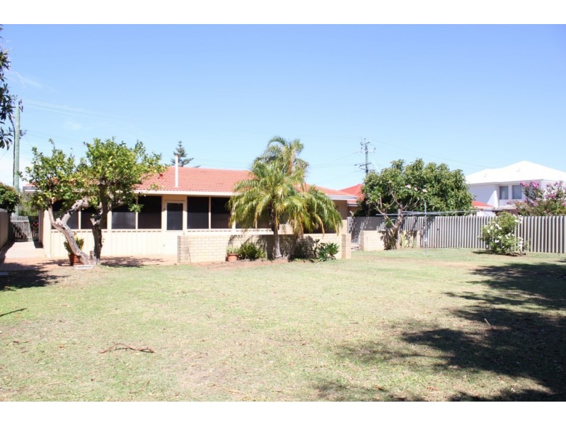 11 Sussex Street, Spearwood WA 6163