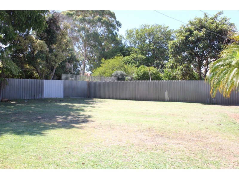 11 Sussex Street, Spearwood WA 6163