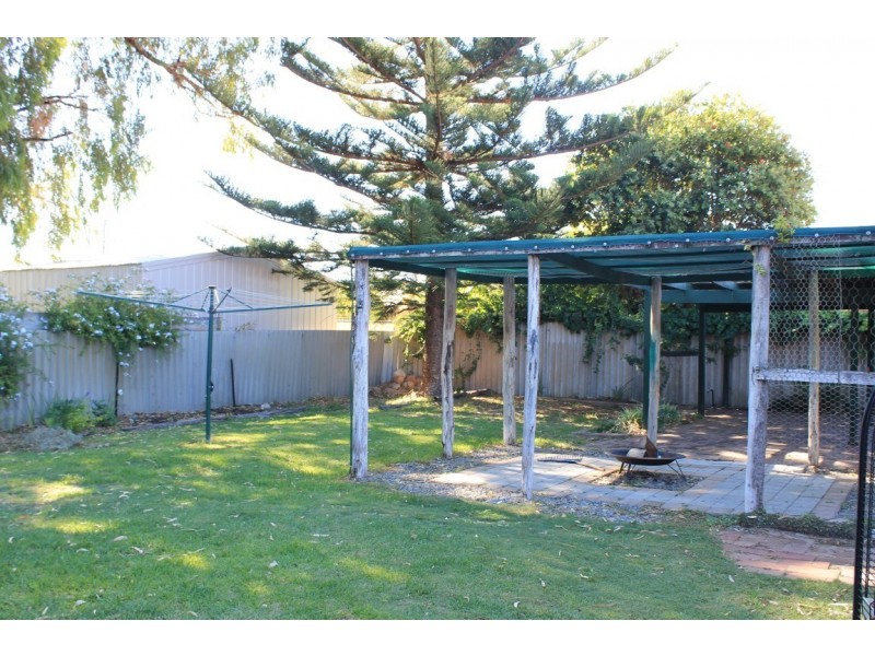 7 Cowan Place, Safety Bay WA 6169