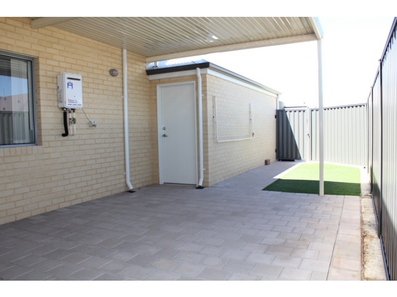 2/41 Bellazario Promenade, Aveley WA 6069