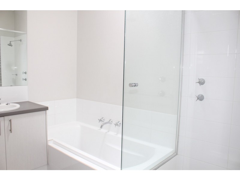 2/41 Bellazario Promenade, Aveley WA 6069