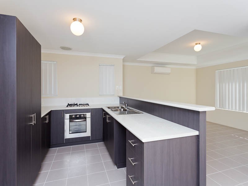 3/2 Positano Crescent, Yangebup WA 6164