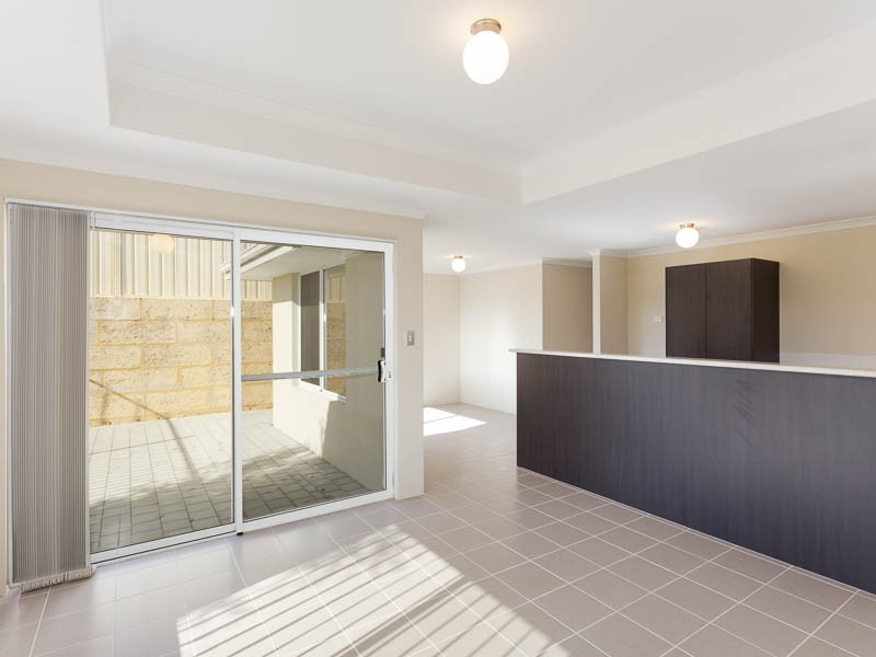 3/2 Positano Crescent, Yangebup WA 6164