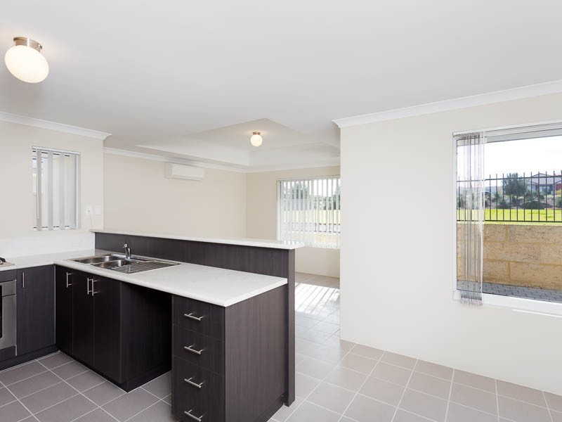 3/2 Positano Crescent, Yangebup WA 6164