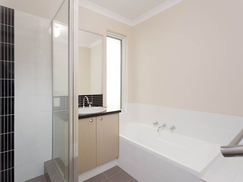 3/2 Positano Crescent, Yangebup WA 6164