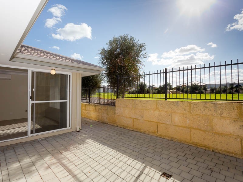 3/2 Positano Crescent, Yangebup WA 6164
