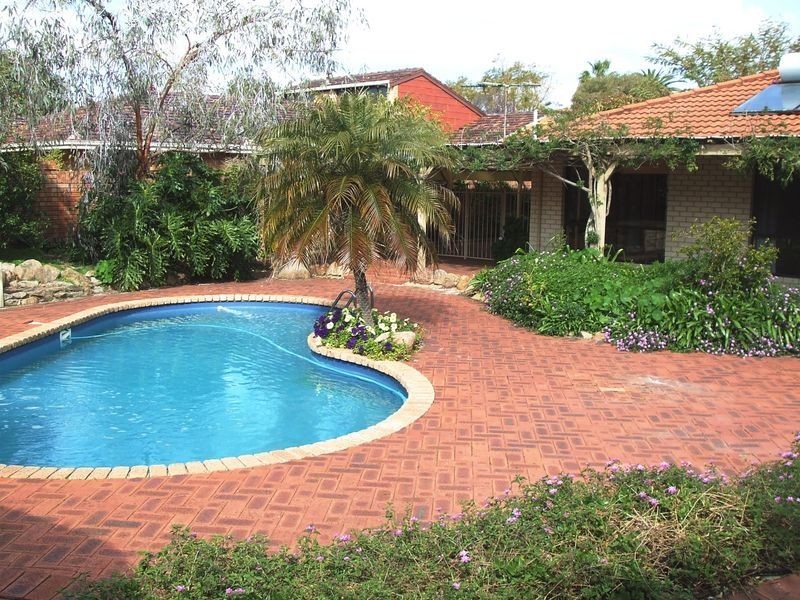 8 Doric Street, Shelley WA 6148