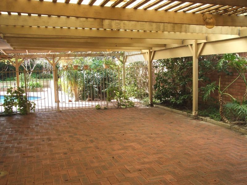 8 Doric Street, Shelley WA 6148