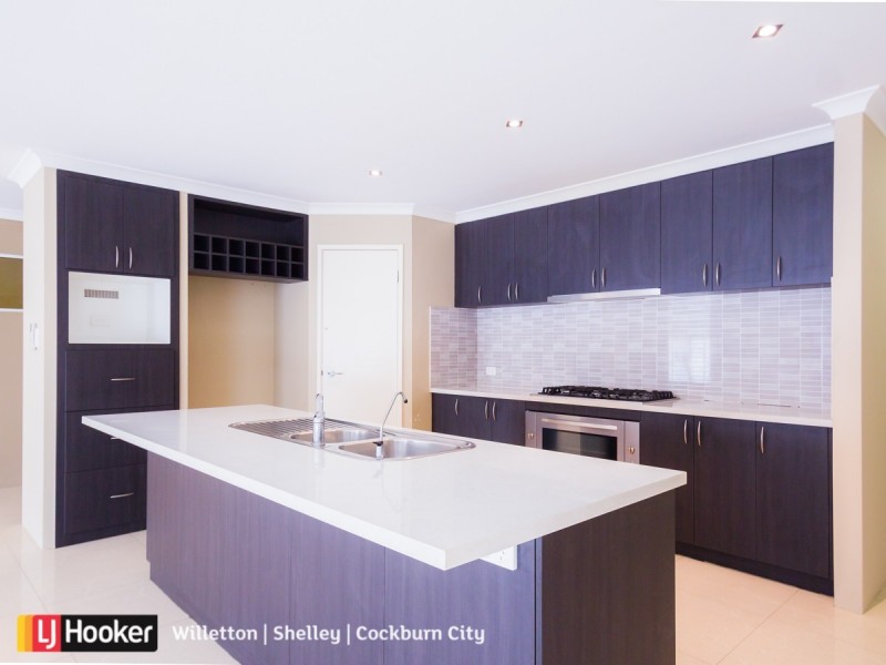 18 Marseille Gardens, Piara Waters WA 6112