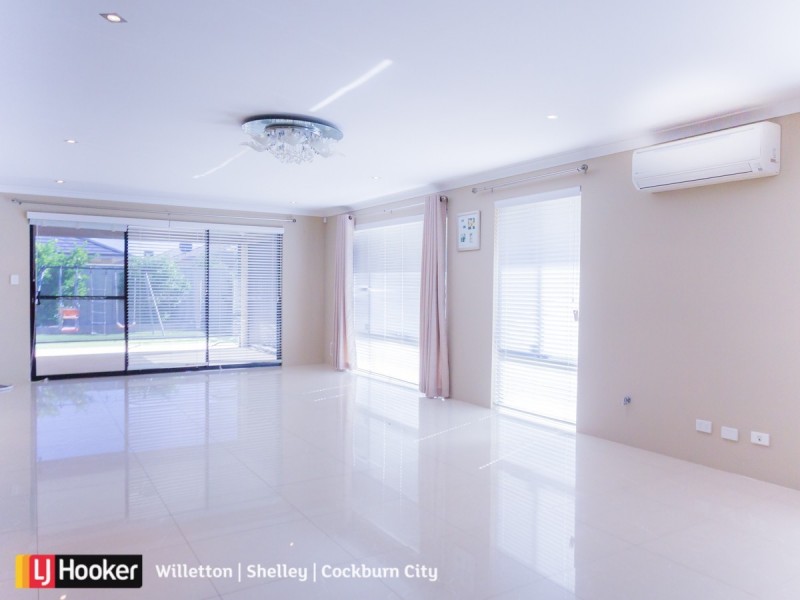 18 Marseille Gardens, Piara Waters WA 6112