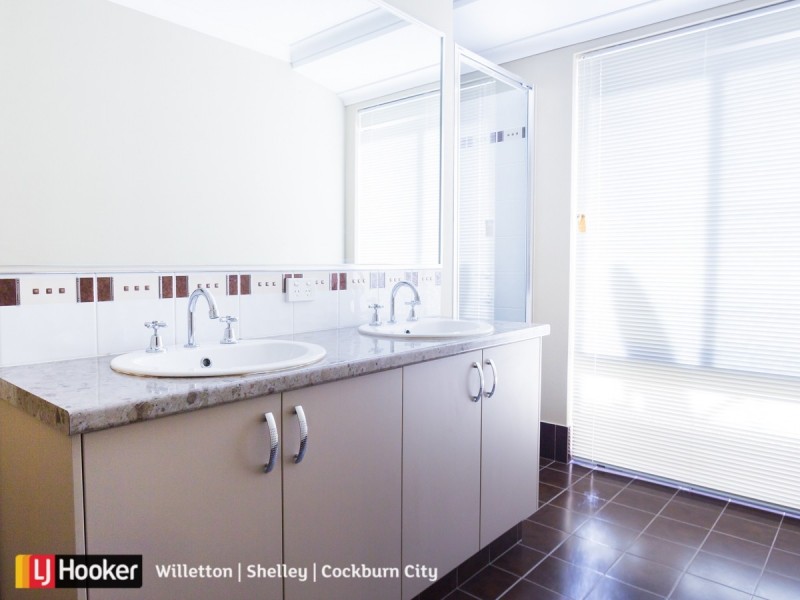 18 Marseille Gardens, Piara Waters WA 6112