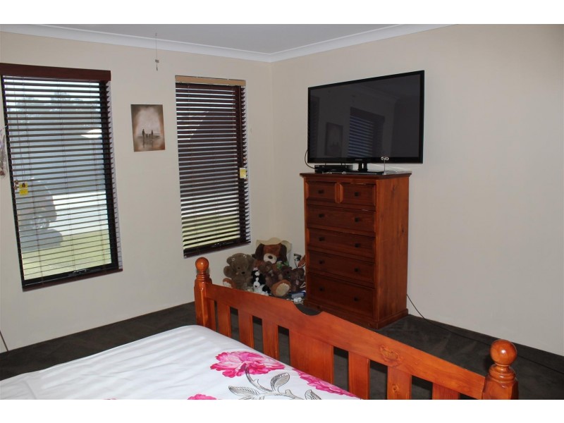 18 Gingerale Circle, Byford WA 6122