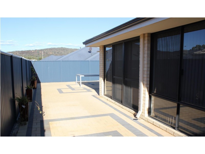 18 Gingerale Circle, Byford WA 6122