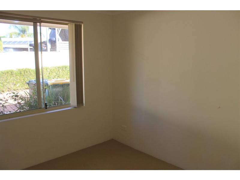 2/10 Delamere Way, Camillo WA 6111