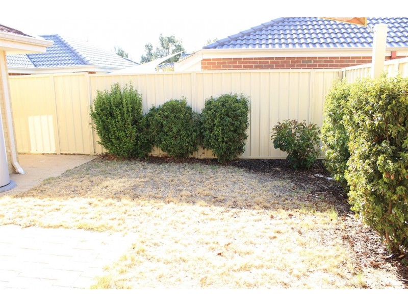 2/10 Delamere Way, Camillo WA 6111