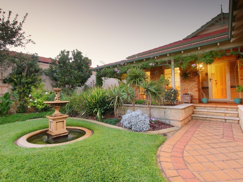 72 Garden Road, Spearwood WA 6163