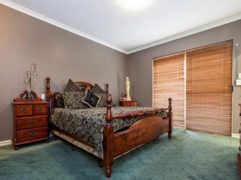 5 Ellery Court, Success WA 6164