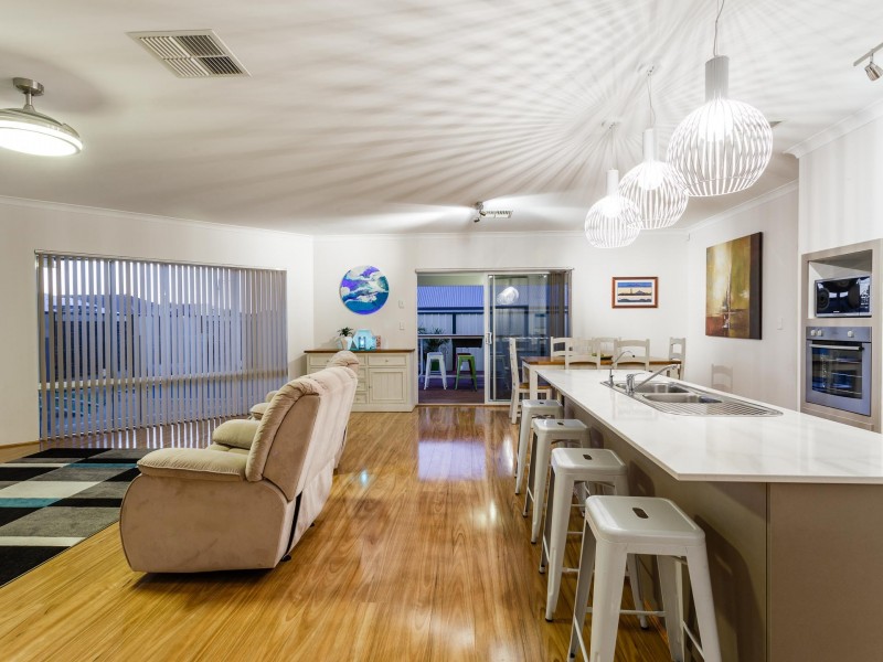 55 Gaebler Road, Hammond Park WA 6164