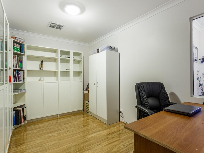 55 Gaebler Road, Hammond Park WA 6164