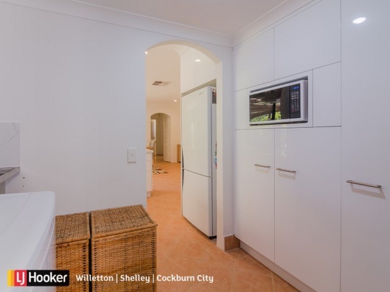 6 Tarndale Way, South Lake WA 6164