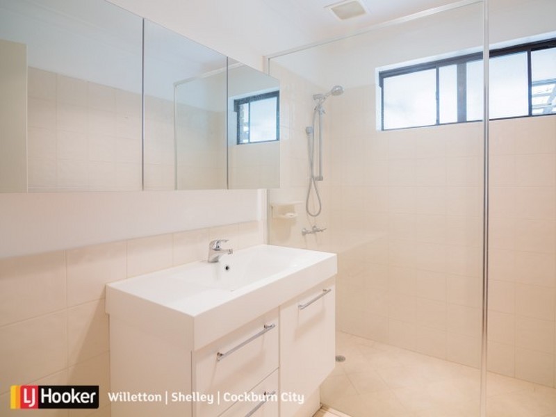 6 Tarndale Way, South Lake WA 6164