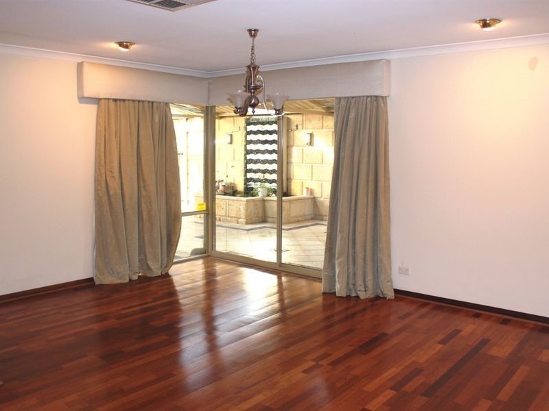 15 Mapstone Gardens, Murdoch WA 6150