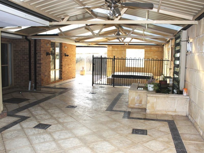 15 Mapstone Gardens, Murdoch WA 6150