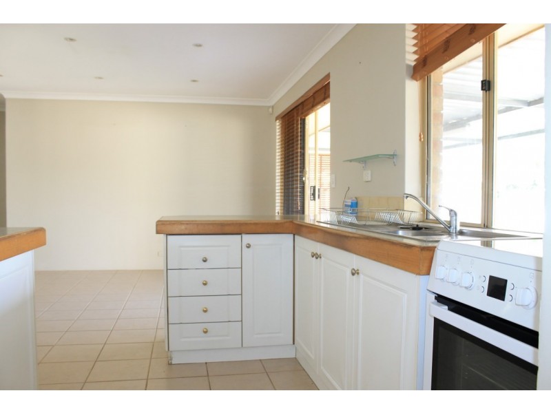 8 Bryah Court, Yangebup WA 6164