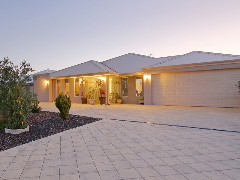 82 Barfield Road, Hammond Park WA 6164