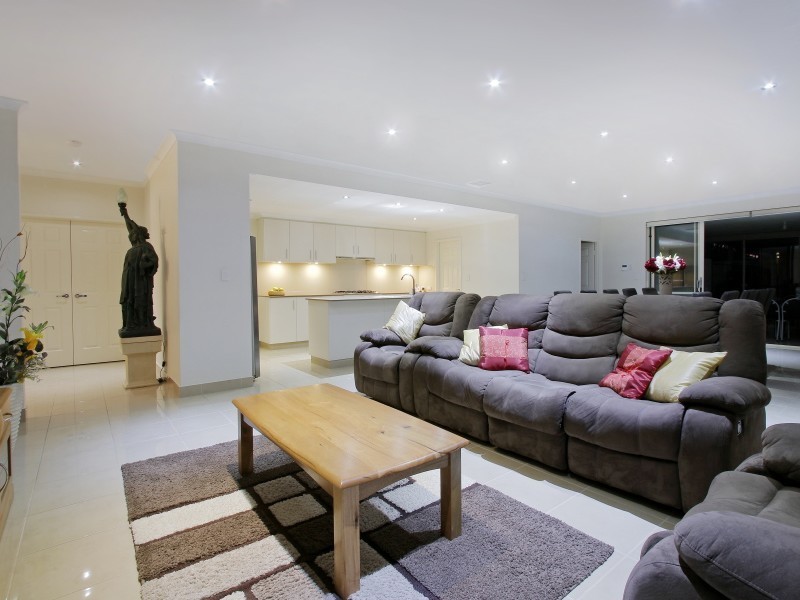 82 Barfield Road, Hammond Park WA 6164