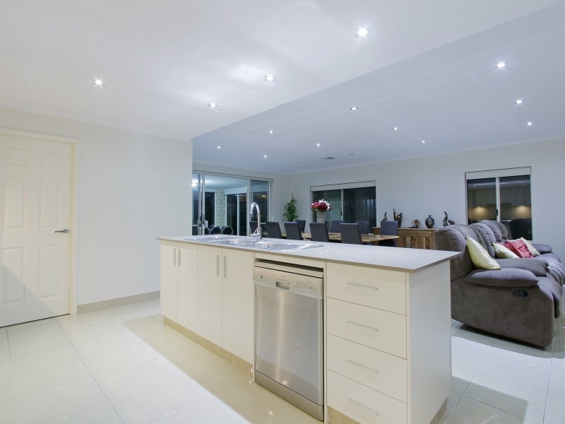 82 Barfield Road, Hammond Park WA 6164