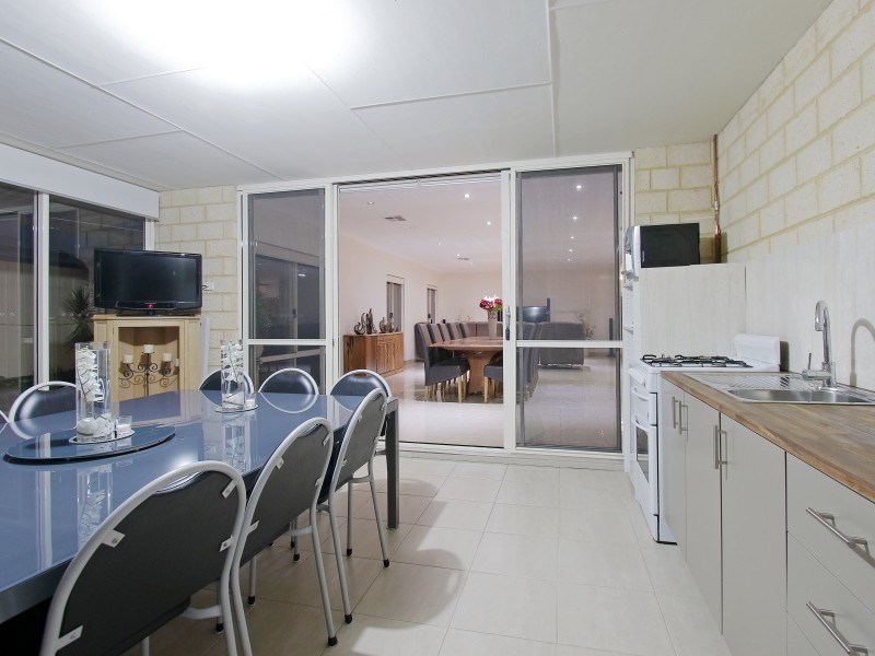 82 Barfield Road, Hammond Park WA 6164