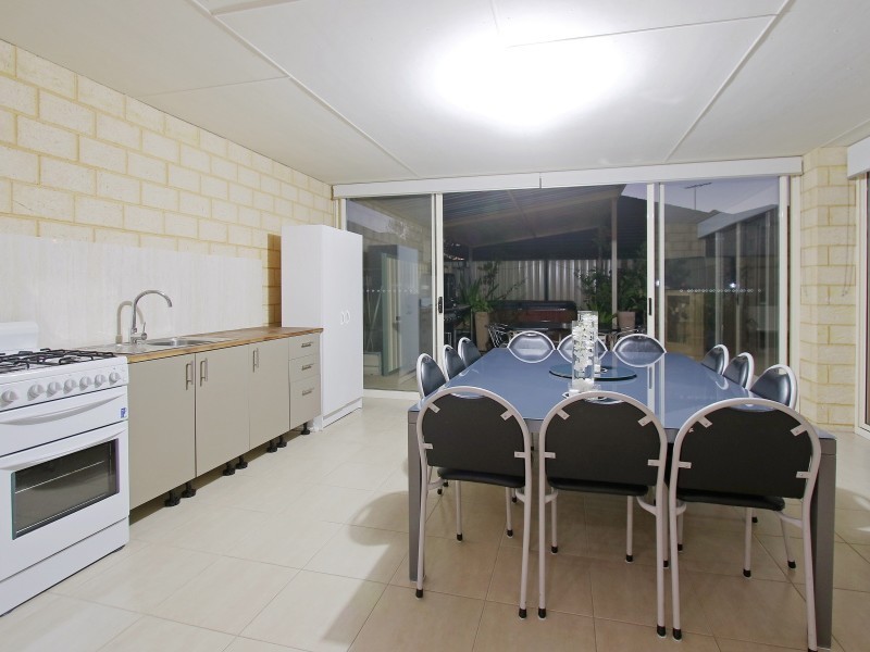 82 Barfield Road, Hammond Park WA 6164