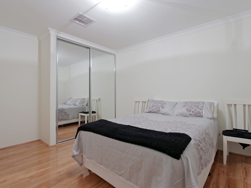 82 Barfield Road, Hammond Park WA 6164